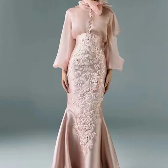 Many prom/ Evening Gowns and accessories available - Picture 13 of 16